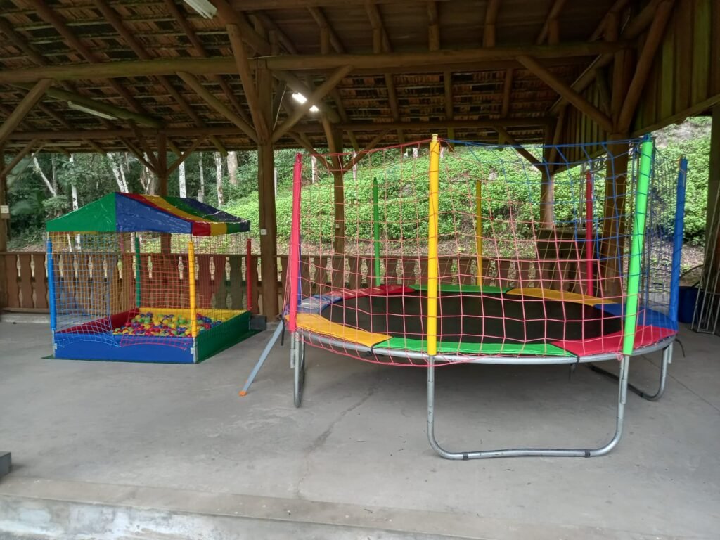 cama elástica, piscina de bolinhas, pula-pula, em Blumenau